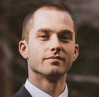 Analista experto en mercado cripto Thomas Whitfield, retrato